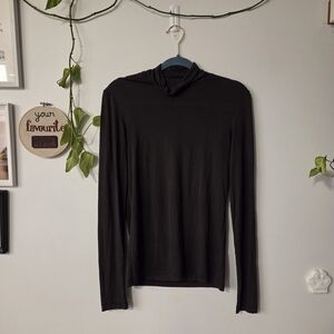 Uniqlo Heattech Long Sleeve Lightweight Turtleneck Tee